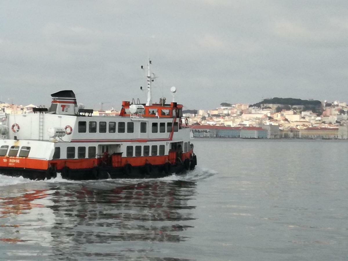 Tejo House River Lisbon Almada Extérieur photo